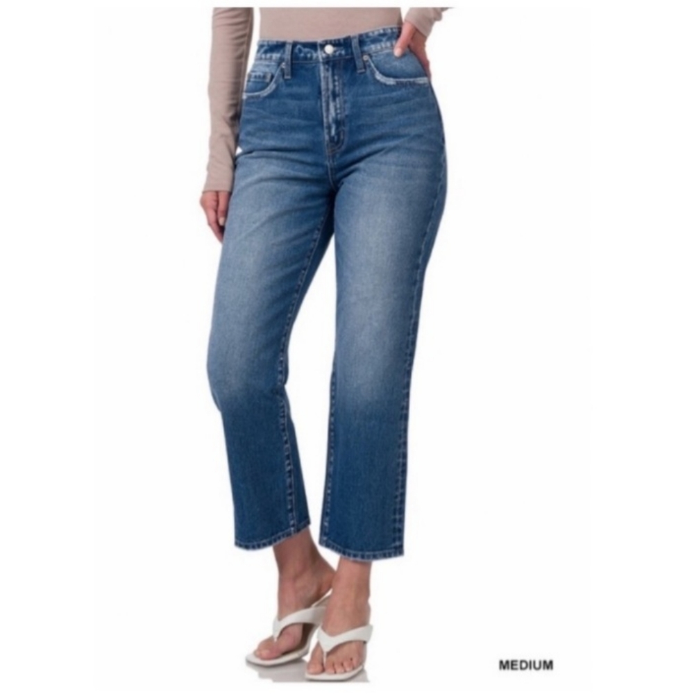 NWT   CROPPED DISTRESSED ZENANA JEANS. SZ 30  100% cotton